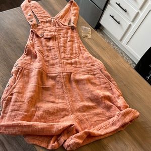 Free people coral linen overall shorts size small-worn once!